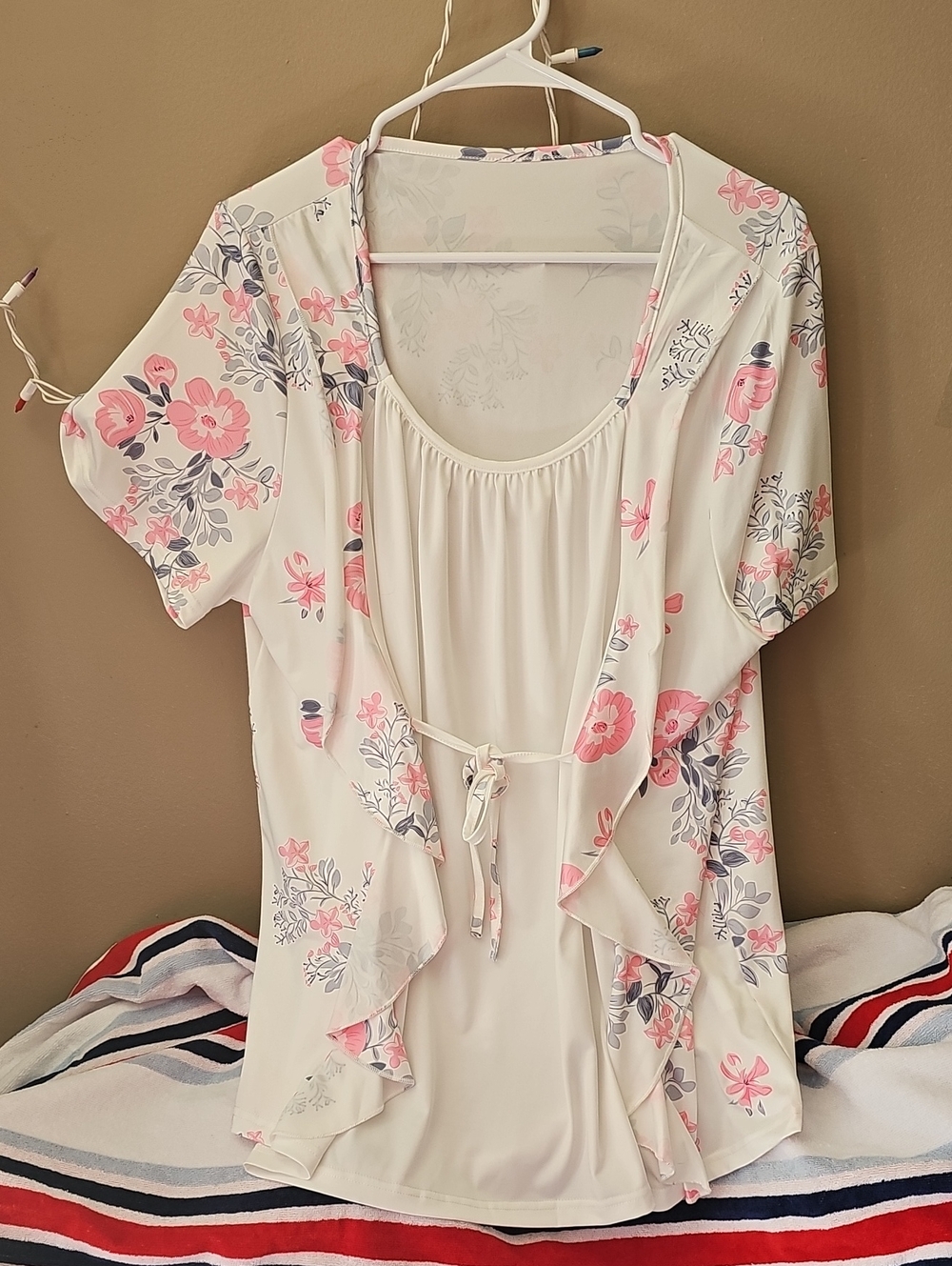 0Women's White Floral Ruffle Front Blouse - Pink,Gray& Blue